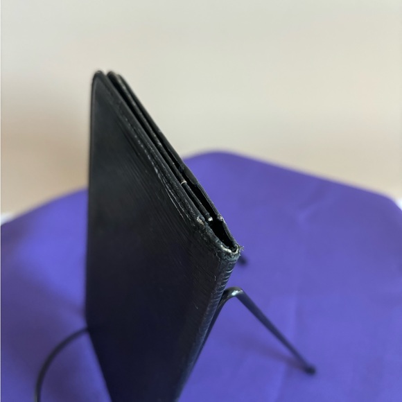 Vintage Louis Vuitton Black Epi Leather Vertical Unisex Wallet. - Picture 11 of 13